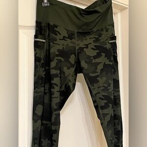 Active Life Green Camouflage Athletic Pocket Wide Waistband Leggings Adult Med